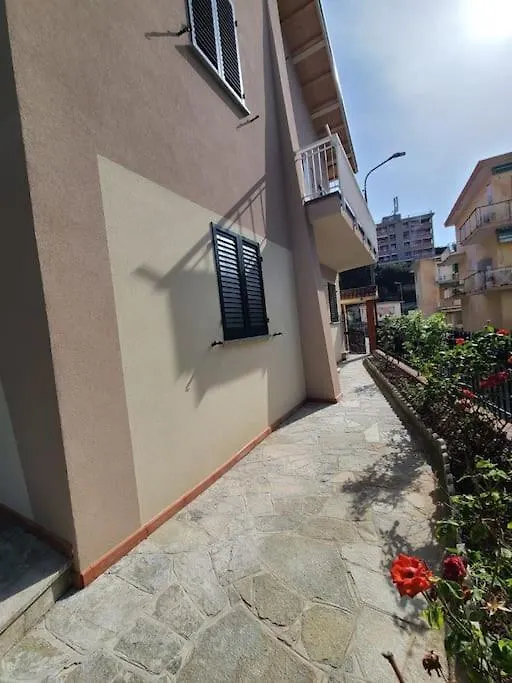 ואראצה Villetta Grignetta Relax Giardino E Jacuzzi דירה