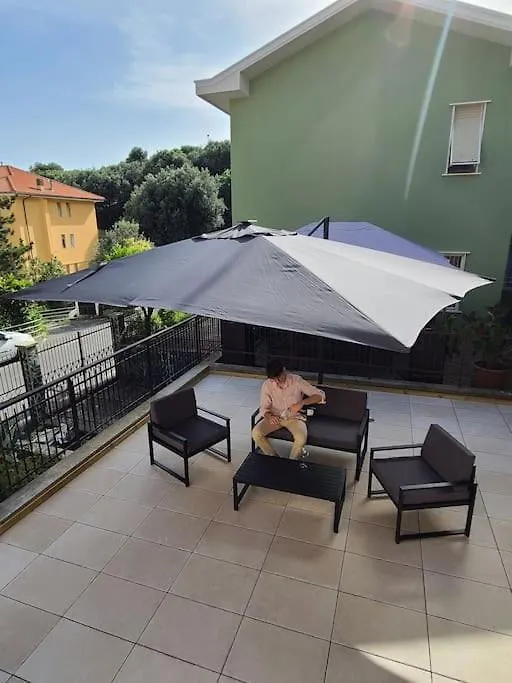 ואראצה Villetta Grignetta Relax Giardino E Jacuzzi